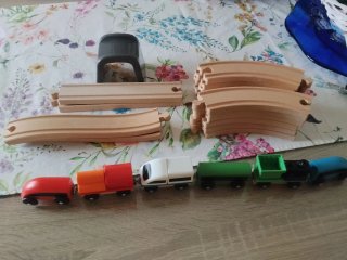 Pista de tren de madera
