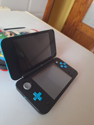 Nintendo 2DS XL Negra y Roja