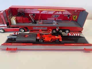 Hot Wheels FERRARI TEAM TRUCK F1