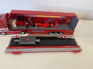 Hot Wheels FERRARI TEAM TRUCK F1