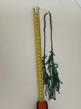 Collana con perline verdi e nere