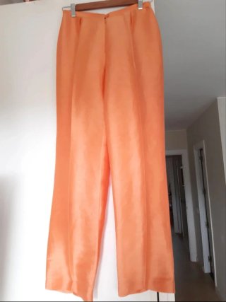 Traje pantalón lino y seda naranja pastel