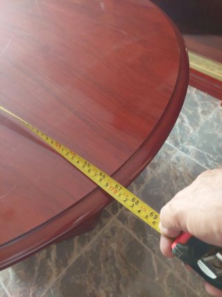 Mesa de comedor ovalada de madera