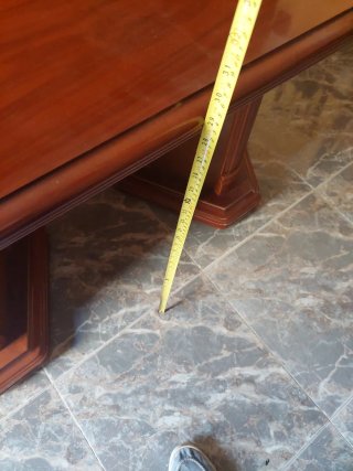 Mesa de comedor ovalada de madera