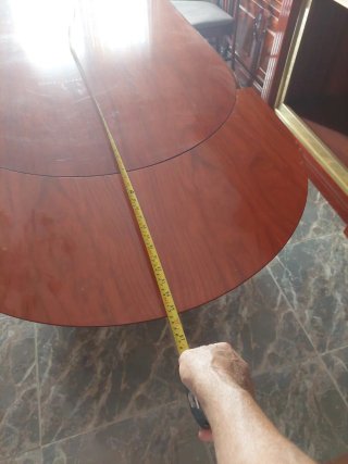 Mesa de comedor ovalada de madera