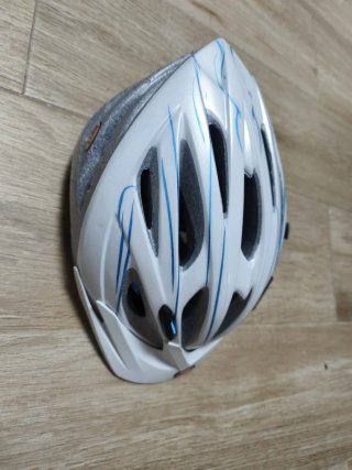 Casco de Bicicleta Bell Blanco y Azul