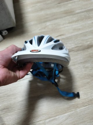 Casco de Bicicleta Bell Blanco y Azul