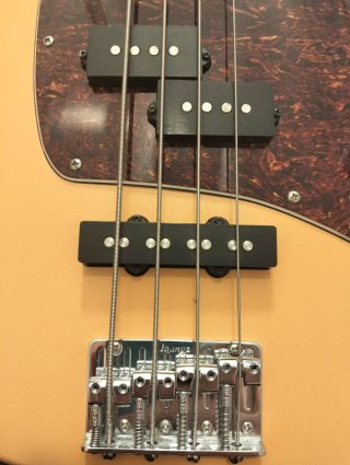 Bajo Ibanez TMB100 4 cuerdas