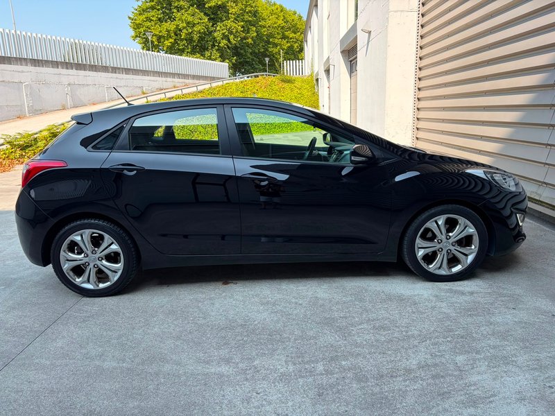 Hyundai i30 1.6 CRDi SLE 2014, foto 2