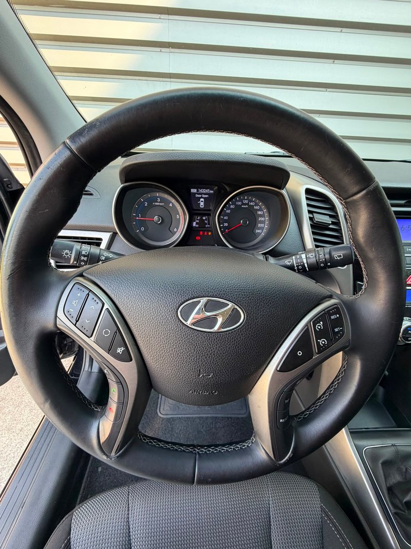 Hyundai i30 1.6 CRDi SLE 2014, foto 12