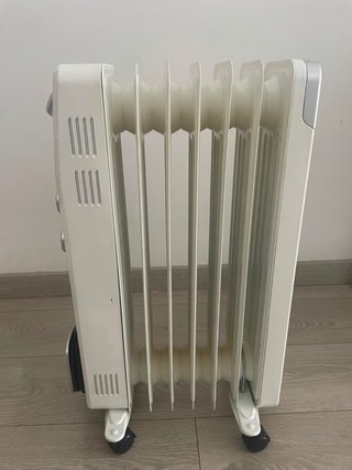 Radiador eléctrico blanco.
