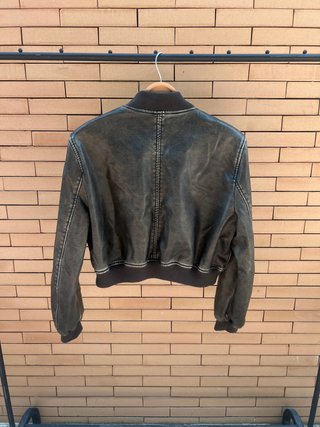 Chaqueta bomber ZARA negra efecto cuero vintage