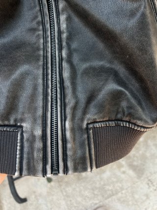 Chaqueta bomber ZARA negra efecto cuero vintage