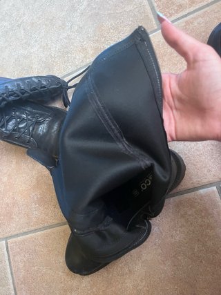 Stivali neri con lacci