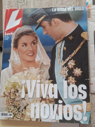 Colección periódicos 12/10/2001