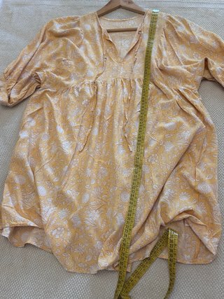 Vestido boho estampado floral amarillo
