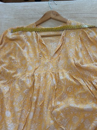 Vestido boho estampado floral amarillo