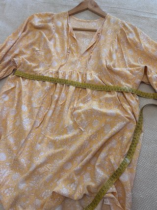 Vestido boho estampado floral amarillo
