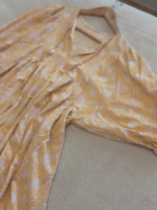 Vestido boho estampado floral amarillo