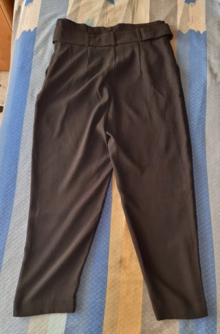 Pantaloni neri con cintura