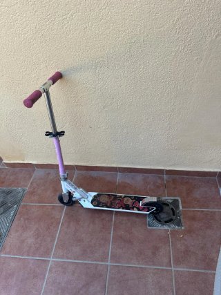 Patinete infantil rosa y blanco