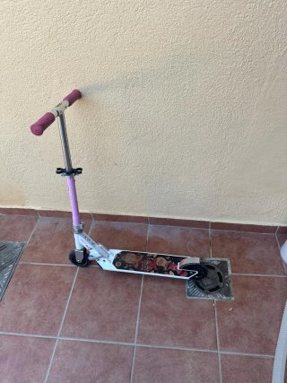 Patinete infantil rosa y blanco