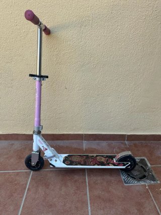 Patinete infantil rosa y blanco