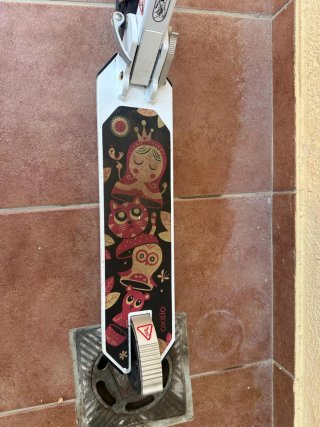 Patinete infantil rosa y blanco