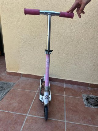 Patinete infantil rosa y blanco