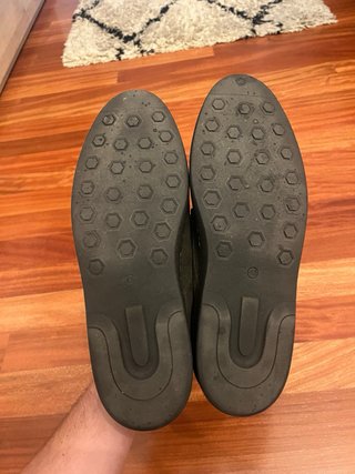 Zapatos El Ganso ante verde