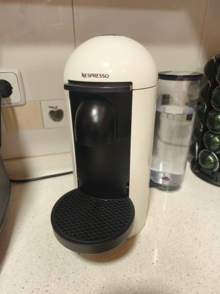 Cafetera Nespresso Vertuo Plus Blanca