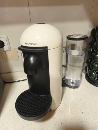 Cafetera Nespresso Vertuo Plus Blanca