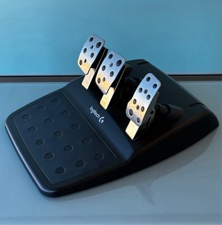 Como Nuevo Volante Logitech G290 con Pedales