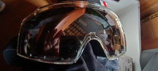 Casco de moto negro brillante