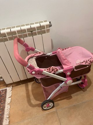 Carrito de juguete rosa con estampado animal