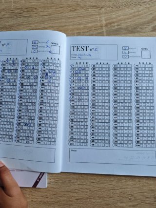 Vendo libro de test y cuadernillo para hacerlos