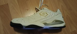 Zapatillas Lotto Blancas y Doradas