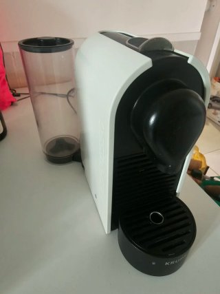Cafetera Krups Nespresso Blanca