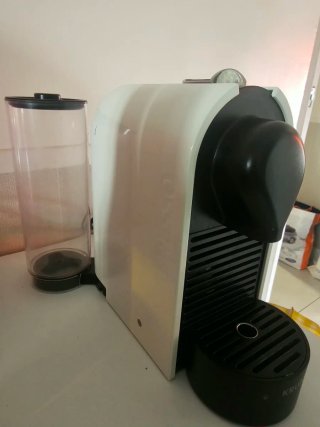 Cafetera Krups Nespresso Blanca