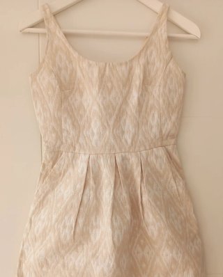Vestido beige jacquard talla XS