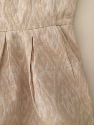Vestido beige jacquard talla XS