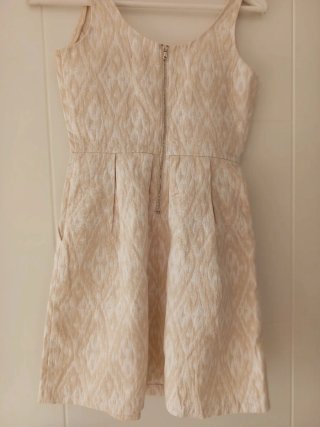 Vestido beige jacquard talla XS