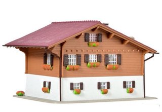 Chalet alpino Kibri H0 parcialmente desmontado.