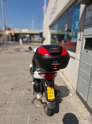 Sym Symphony 50cc Scooter Blanca