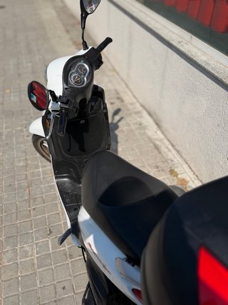 Sym Symphony 50cc Scooter Blanca