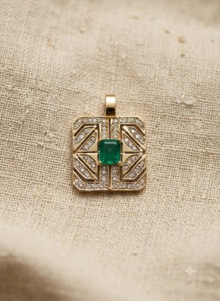 Colgante oro con brillantes y esmeralda