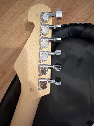 Guitarra Eléctrica Blanca con Funda