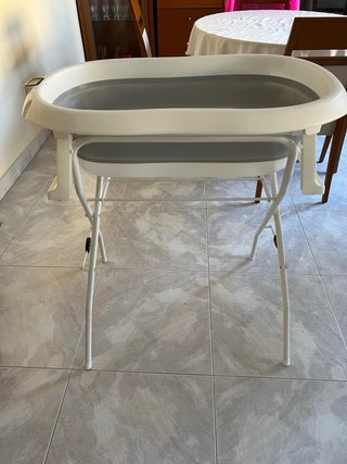 Bañera para bebé con cojín.