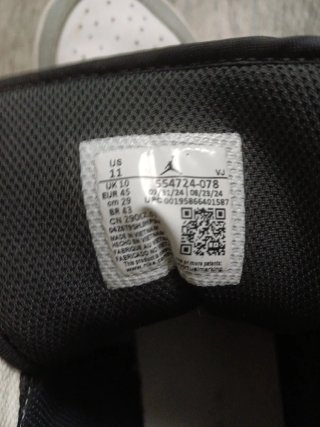 Zapatillas Air Jordan 1 Mid Gris y Blanco