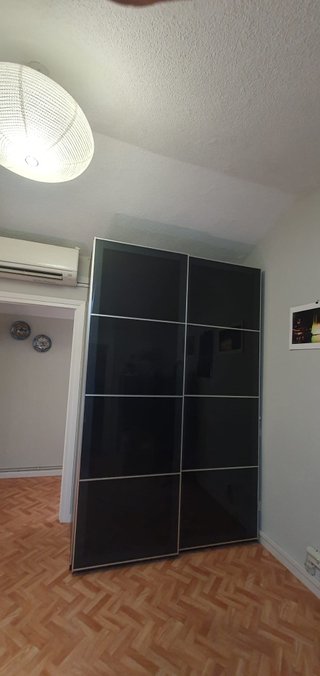 Armario puertas correderas cristal negro  Ikea